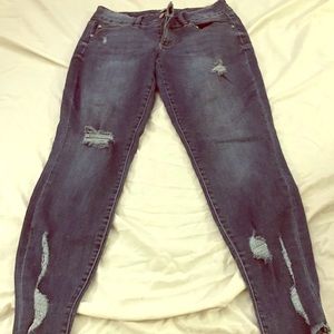🔥refugee sz 10 jeans 👖 distressed